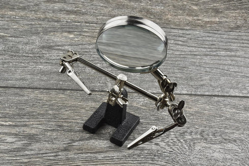 SE 4X Magnifying Glass with Helping Hand - 2-1/2 Inch Lens, 360 Degrees Rotatable Clips for Soldering, Jewelry Making, and Detailed Work -MZ101B by SE